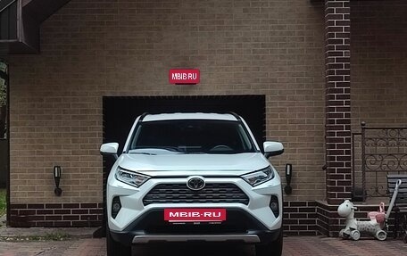 Toyota RAV4, 2022 год, 3 980 000 рублей, 3 фотография