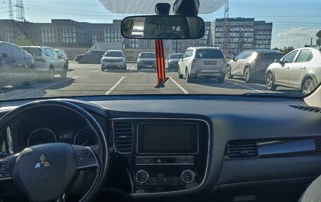 Mitsubishi Outlander III рестайлинг 3, 2019 год, 1 850 000 рублей, 12 фотография