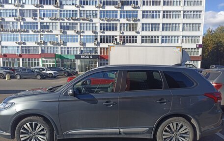 Mitsubishi Outlander III рестайлинг 3, 2019 год, 1 850 000 рублей, 6 фотография