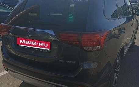 Mitsubishi Outlander III рестайлинг 3, 2019 год, 1 850 000 рублей, 7 фотография