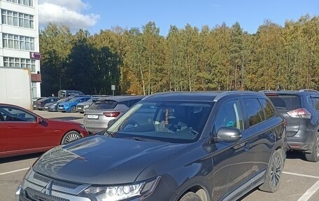 Mitsubishi Outlander III рестайлинг 3, 2019 год, 1 850 000 рублей, 5 фотография