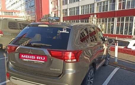 Mitsubishi Outlander III рестайлинг 3, 2019 год, 1 850 000 рублей, 15 фотография