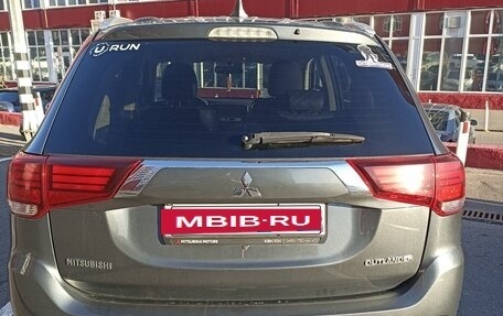 Mitsubishi Outlander III рестайлинг 3, 2019 год, 1 850 000 рублей, 16 фотография