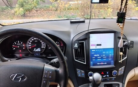 Hyundai H-1 II рестайлинг, 2018 год, 2 850 000 рублей, 4 фотография