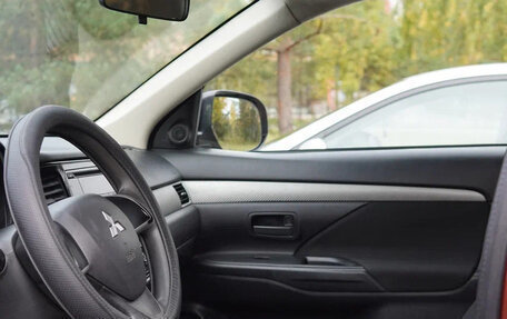 Mitsubishi Outlander III рестайлинг 3, 2013 год, 1 200 000 рублей, 10 фотография