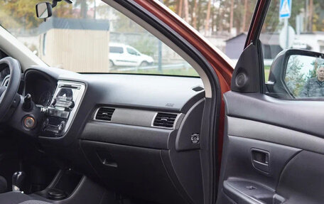 Mitsubishi Outlander III рестайлинг 3, 2013 год, 1 200 000 рублей, 12 фотография