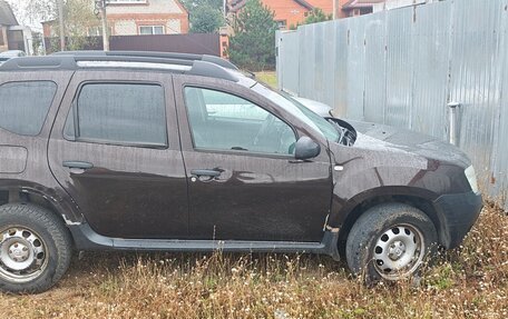 Renault Duster I рестайлинг, 2014 год, 600 000 рублей, 2 фотография