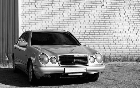 Mercedes-Benz E-Класс, 1998 год, 364 999 рублей, 2 фотография