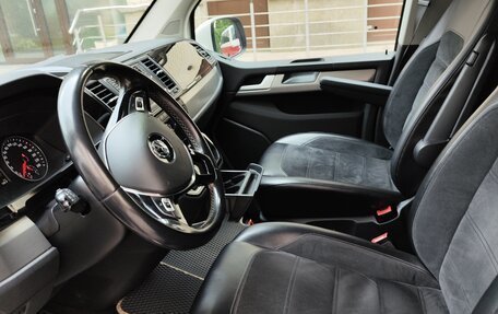 Volkswagen Multivan T6 рестайлинг, 2018 год, 3 800 000 рублей, 5 фотография