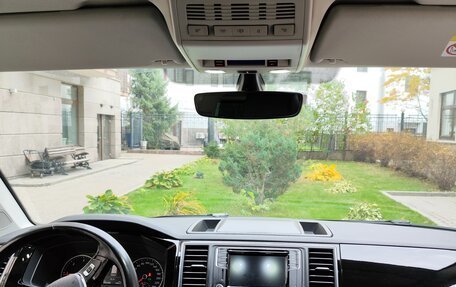 Volkswagen Multivan T6 рестайлинг, 2018 год, 3 800 000 рублей, 9 фотография