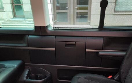 Volkswagen Multivan T6 рестайлинг, 2018 год, 3 800 000 рублей, 7 фотография