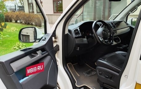 Volkswagen Multivan T6 рестайлинг, 2018 год, 3 800 000 рублей, 6 фотография