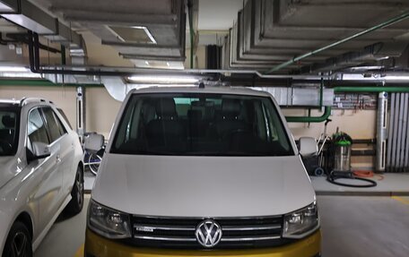 Volkswagen Multivan T6 рестайлинг, 2018 год, 3 800 000 рублей, 15 фотография