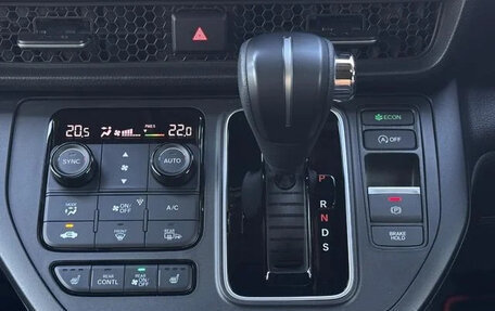 Honda Stepwgn, 2023 год, 2 410 000 рублей, 22 фотография