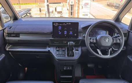 Honda Stepwgn, 2023 год, 2 410 000 рублей, 13 фотография