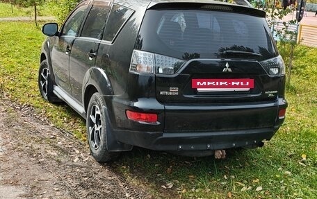 Mitsubishi Outlander III рестайлинг 3, 2011 год, 1 300 000 рублей, 2 фотография