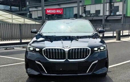 BMW 5 серия, 2024 год, 6 150 000 рублей, 2 фотография