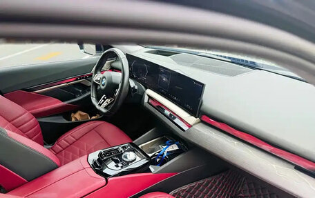 BMW 5 серия, 2024 год, 6 150 000 рублей, 14 фотография