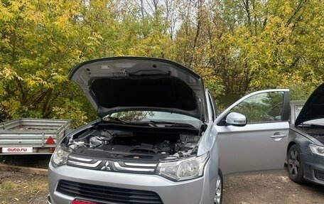 Mitsubishi Outlander III рестайлинг 3, 2012 год, 1 200 000 рублей, 4 фотография