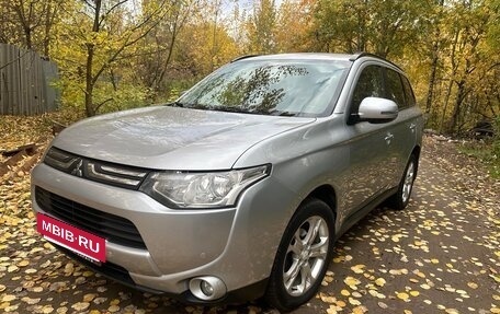 Mitsubishi Outlander III рестайлинг 3, 2012 год, 1 200 000 рублей, 6 фотография