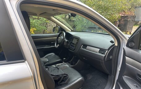 Mitsubishi Outlander III рестайлинг 3, 2012 год, 1 200 000 рублей, 15 фотография