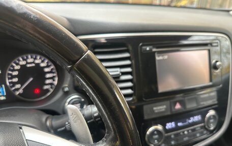 Mitsubishi Outlander III рестайлинг 3, 2012 год, 1 200 000 рублей, 19 фотография