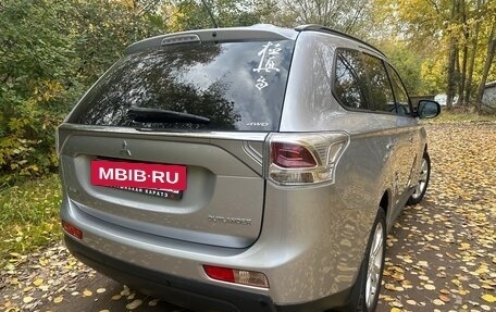 Mitsubishi Outlander III рестайлинг 3, 2012 год, 1 200 000 рублей, 14 фотография