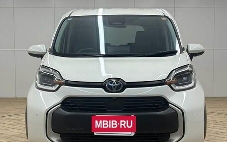 Toyota Sienta, 2022 год, 1 430 004 рублей, 2 фотография
