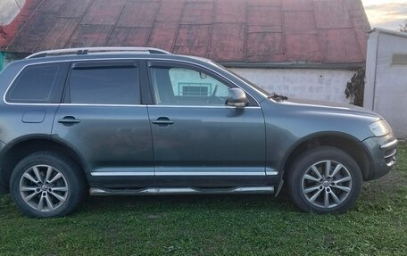 Volkswagen Touareg III, 2003 год, 630 000 рублей, 2 фотография