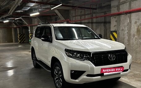 Toyota Land Cruiser Prado 150 рестайлинг 2, 2021 год, 7 500 000 рублей, 3 фотография
