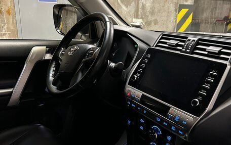 Toyota Land Cruiser Prado 150 рестайлинг 2, 2021 год, 7 500 000 рублей, 11 фотография