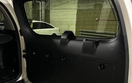 Toyota Land Cruiser Prado 150 рестайлинг 2, 2021 год, 7 500 000 рублей, 19 фотография