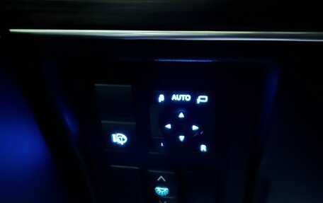 Toyota Land Cruiser Prado 150 рестайлинг 2, 2021 год, 7 500 000 рублей, 28 фотография