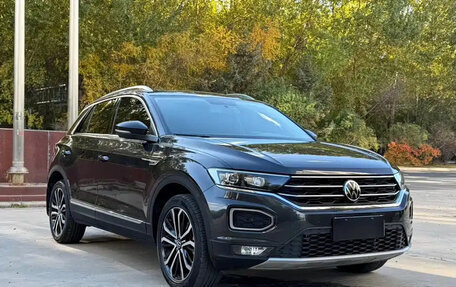 Volkswagen T-Roc I, 2022 год, 1 457 018 рублей, 3 фотография