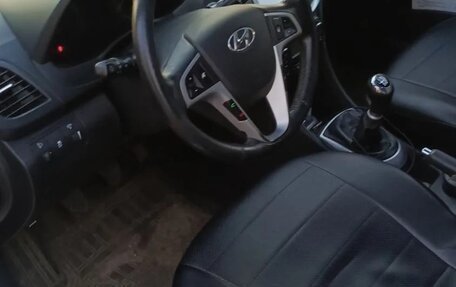 Hyundai Solaris II рестайлинг, 2011 год, 650 000 рублей, 7 фотография