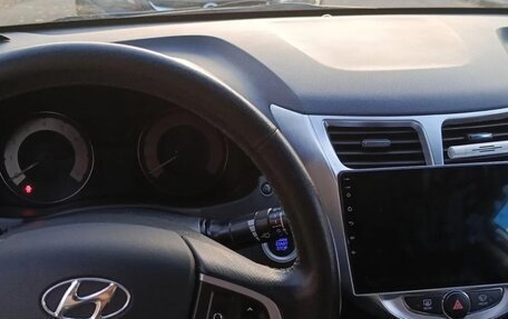 Hyundai Solaris II рестайлинг, 2011 год, 650 000 рублей, 6 фотография