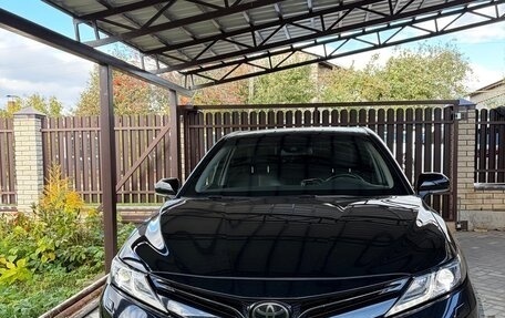 Toyota Camry, 2018 год, 2 450 000 рублей, 1 фотография
