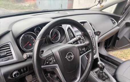 Opel Astra J, 2013 год, 940 000 рублей, 2 фотография