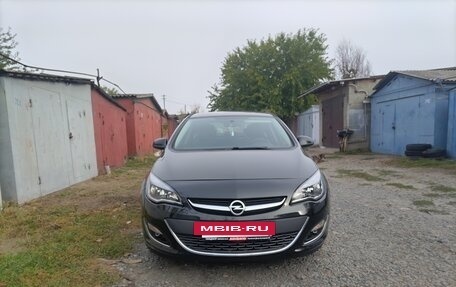 Opel Astra J, 2013 год, 940 000 рублей, 10 фотография