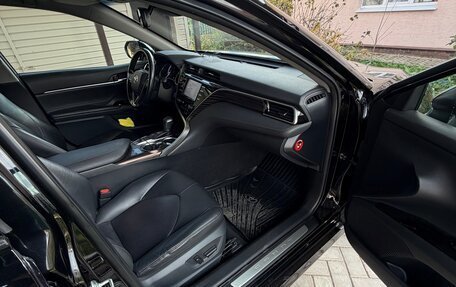 Toyota Camry, 2018 год, 2 450 000 рублей, 8 фотография