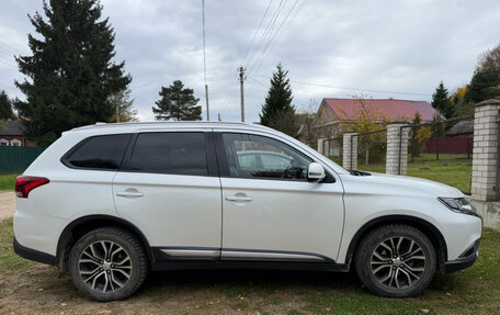 Mitsubishi Outlander III рестайлинг 3, 2017 год, 1 990 000 рублей, 1 фотография