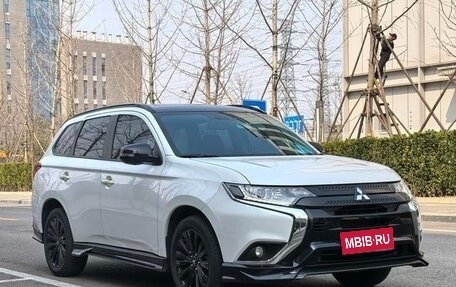 Mitsubishi Outlander III рестайлинг 3, 2022 год, 1 755 444 рублей, 1 фотография