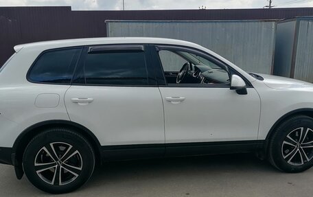 Volkswagen Touareg III, 2012 год, 1 950 000 рублей, 2 фотография