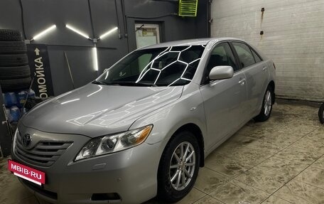 Toyota Camry, 2008 год, 850 000 рублей, 2 фотография