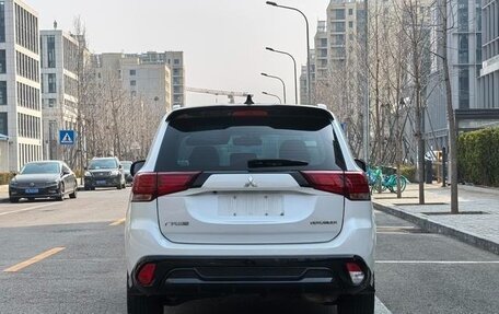 Mitsubishi Outlander III рестайлинг 3, 2022 год, 1 755 444 рублей, 7 фотография