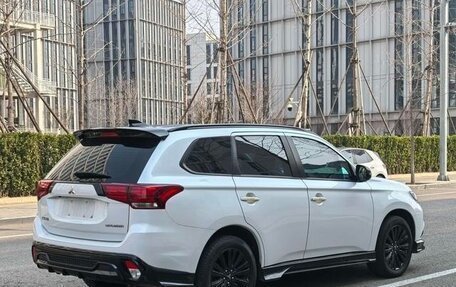 Mitsubishi Outlander III рестайлинг 3, 2022 год, 1 755 444 рублей, 4 фотография