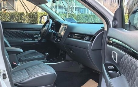 Mitsubishi Outlander III рестайлинг 3, 2022 год, 1 755 444 рублей, 10 фотография