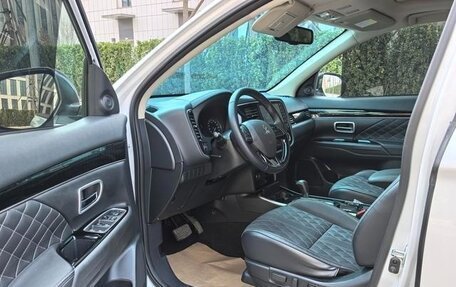 Mitsubishi Outlander III рестайлинг 3, 2022 год, 1 755 444 рублей, 11 фотография