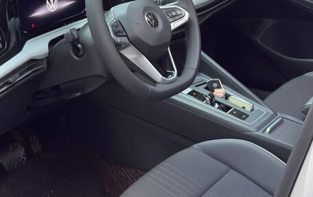Volkswagen Golf VIII, 2022 год, 1 870 000 рублей, 7 фотография