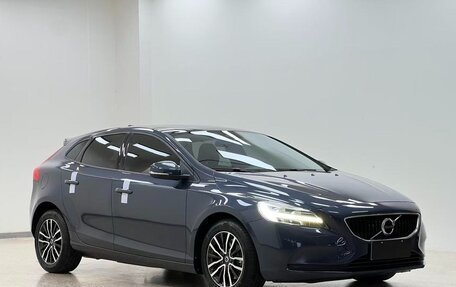 Volvo V40 II рестайлинг, 2018 год, 1 100 000 рублей, 3 фотография